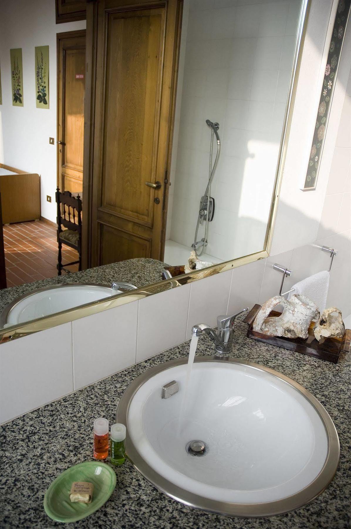 Bed And Breakfast Casa Nini เลียร์นา ภายนอก รูปภาพ